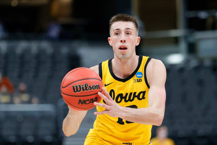 Joe Wieskamp #10 of the Iowa Hawkeyes handles the ball