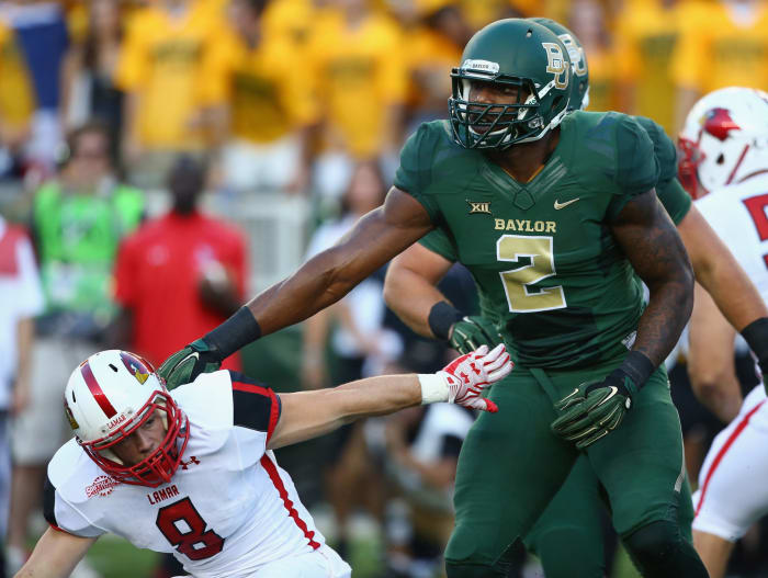 Shawn Oakman playing for Baylor against Lamar.