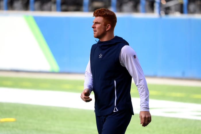 Dallas Cowboys quarterback Andy Dalton warming up.