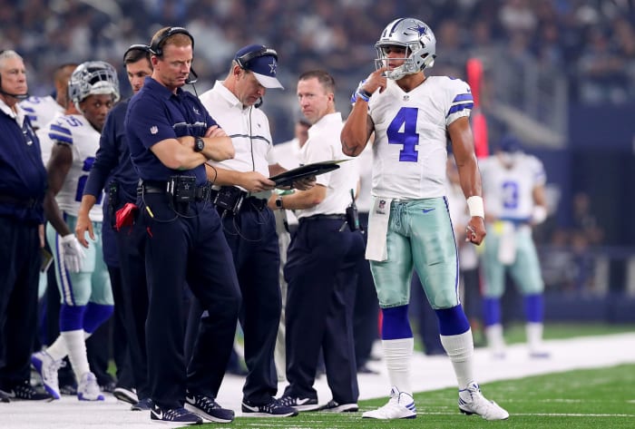 Dak Prescott and Jason Garrett on the Dallas Cowboys sideline.