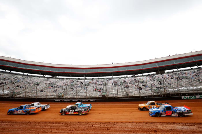 NASCAR Camping World Truck Series Pinty's Truck Race on Dirt Qualifying