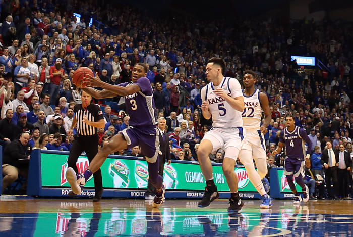 Elijah Elliott on defense during a Kansas vs. Kansas State game.