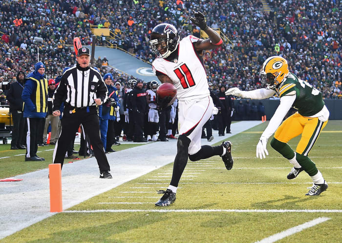 Julio Jones running into the end zone against the Green Bay Packers in 2018.