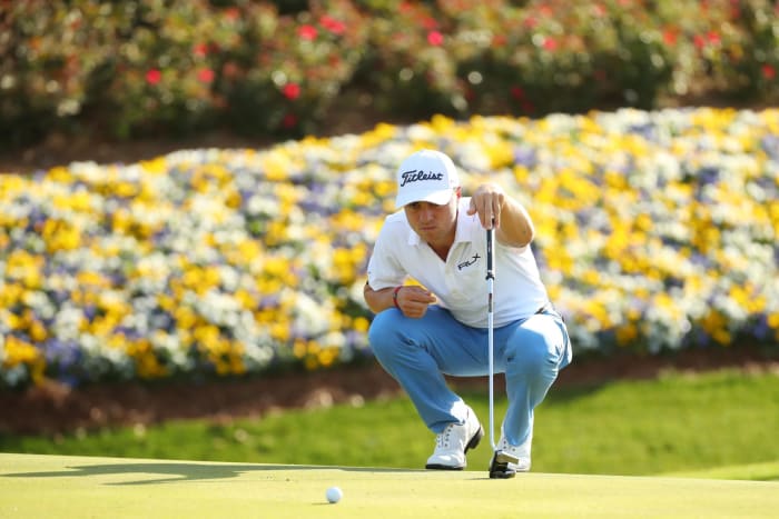 Justin Thomas reading the green.