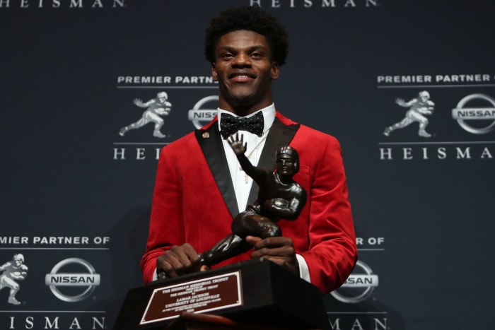 Lamar Jackson holding the Heisman trophy.