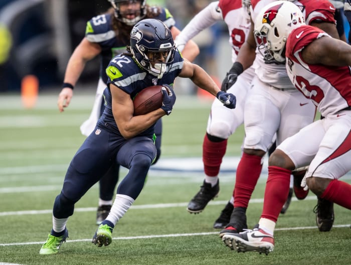 Seahawks RB C.J. Prosise runs against the Cardinals.