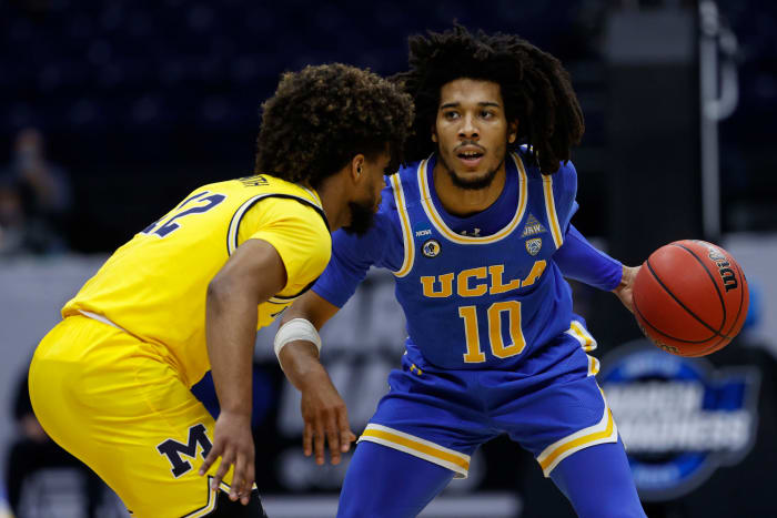 Tyger Campbell dribbles against Mike Smith.