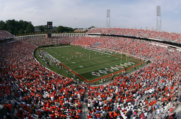 CHARLOTTESVILLE, VA - SEPTEMBER 25: The Virginia Cavaliers play host to the Syracuse Orangemen during NCAA football at Scott Stadium on September 25, 2004 in Charlottesville, Virginia. (Photo by Doug Pensinger/Getty Images)