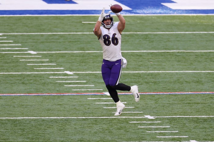 Nick Boyle catches a pass.