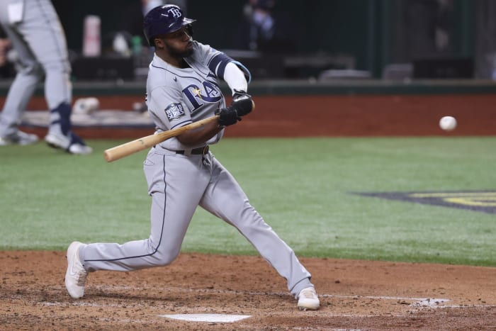 Randy Arozarena swings at a pitch.
