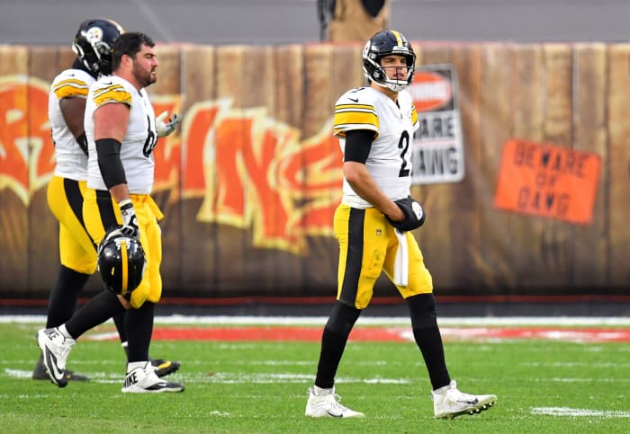 Mason Rudolph walking off the field.