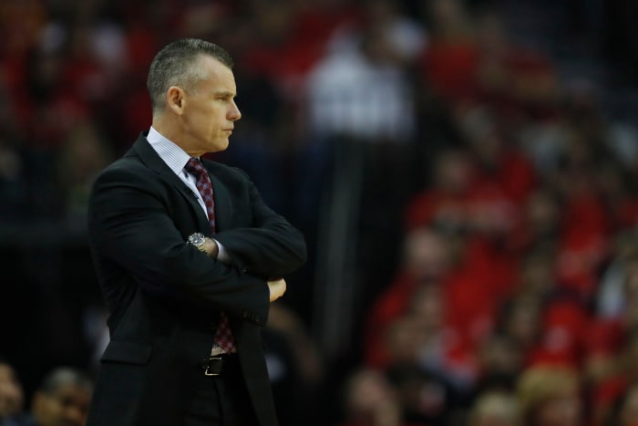 Billy Donovan crossing his arms.