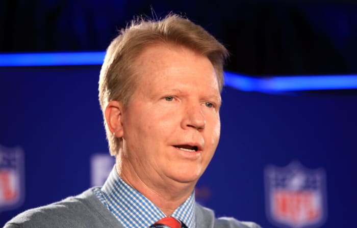 A closeup of Phil Simms.