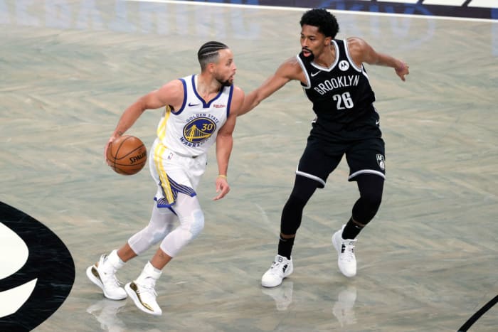 Steph Curry on the court for the Warriors.