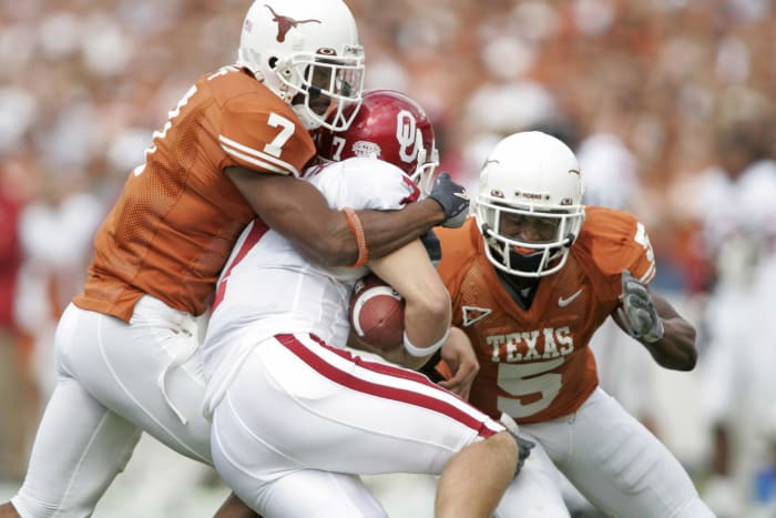 Michael Huff makes a tackle.
