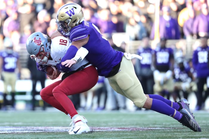 Joe Tryon getting after the quarterback.