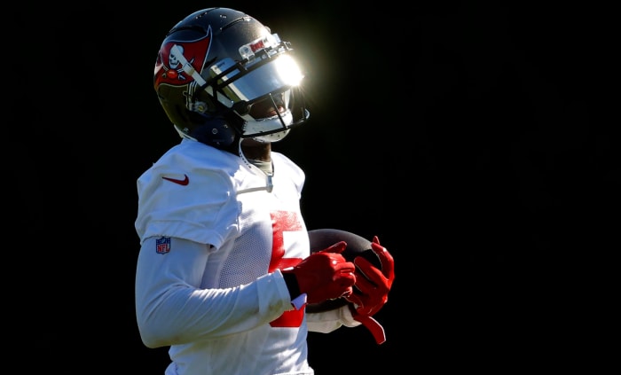 John Franklin III catches a pass.