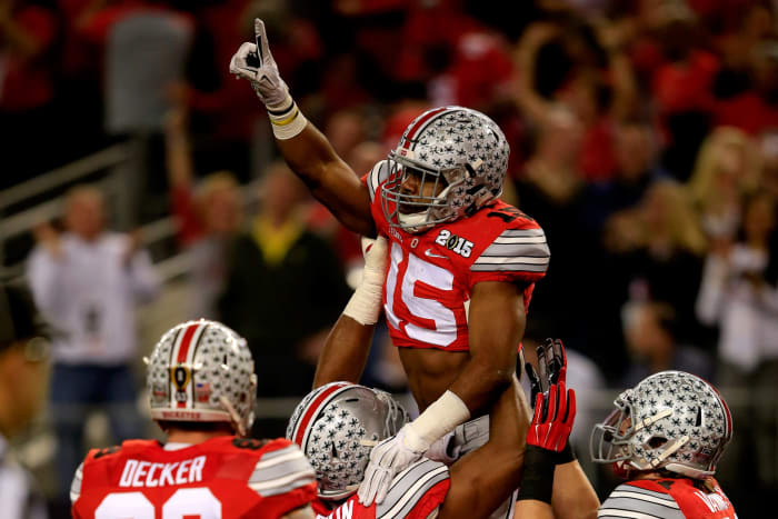 Ezekiel Elliott celebratin an Ohio State touchdown.