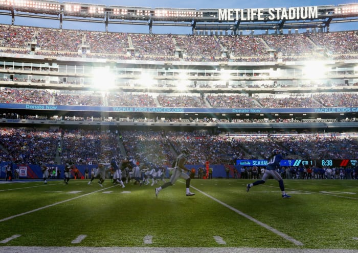 The Seattle Seahawks running a play against the New York Giants