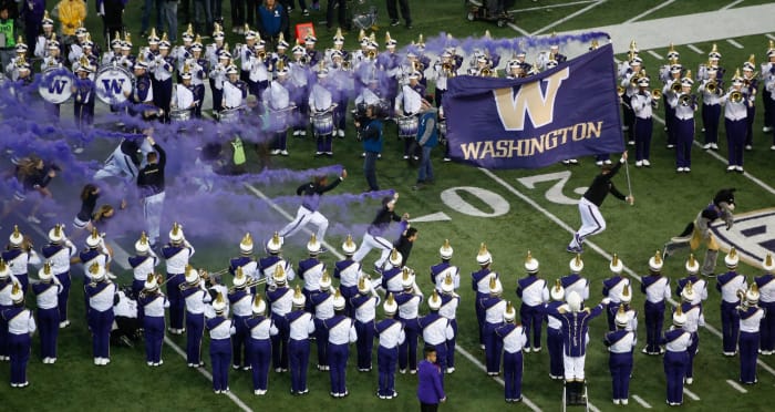 members of the washington huskies band