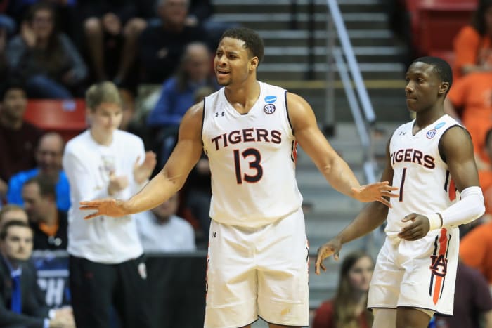Desean Murray upset after a play for Auburn.