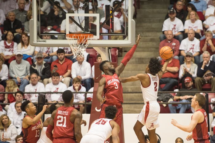 Collin Sexton scoring the basketball for Alabama.