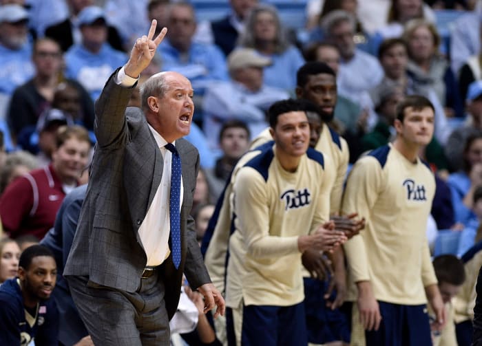 Kevin Stalling holding up two fingers on the Pitt bench.