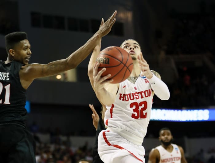 Rob Gray #32 of the Houston Cougars scores the game-winning basket with 1 second left in the game against the San Diego State Aztecs during the second half of the first round of the 2018 NCAA Men's Basketball Tournament.
