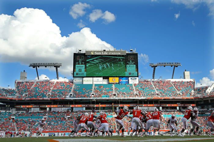Miami QB Brad Kaaya executes a hand-off against Nebraska.