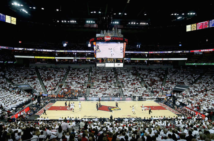 Louisville's players play defense against UVA.