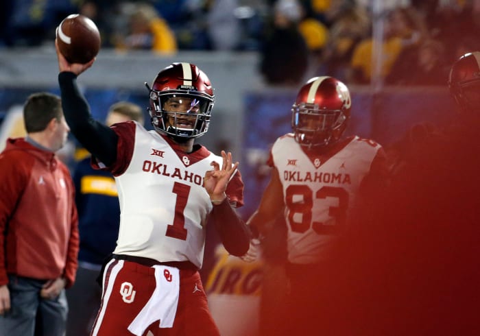 oklahoma quarterback kyler murray warms up