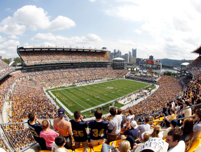 A wide-angle view of Heinz Field during a Pitt game.
