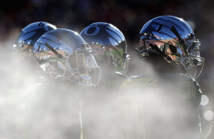 Oregon players on the sideline at the Rose Bowl.
