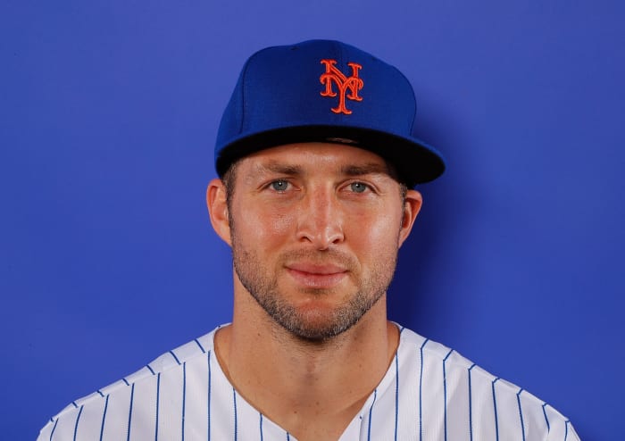 Tim Tebow wearing a Mets hat.