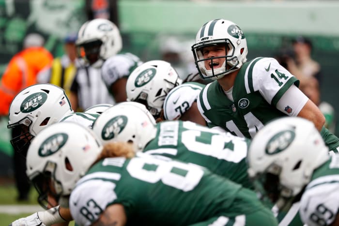 Sam Darnold calls out instructions.