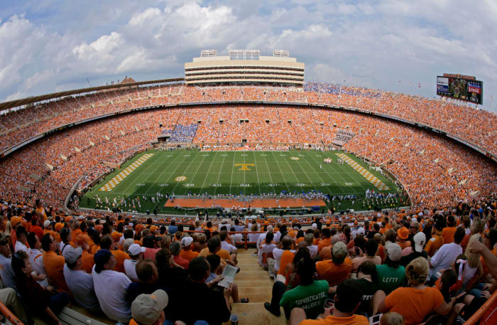 Tennessee Fans Are Furious With Today's Refs - The Spun