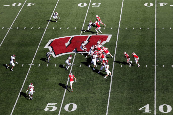 Joel Stave hands the ball off to a running back.