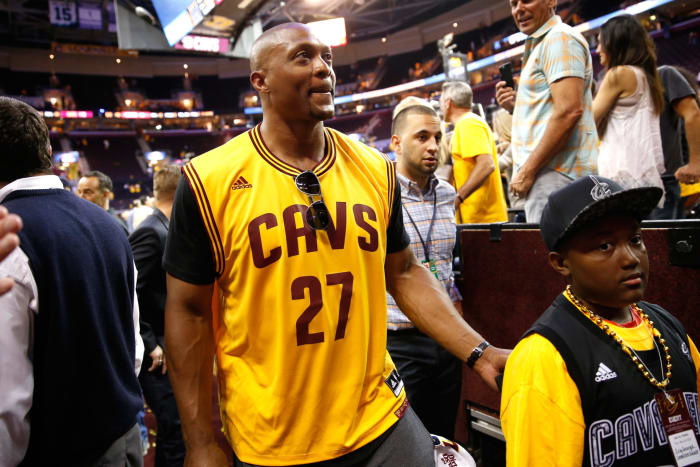 eddie george is at a cleveland cavaliers game
