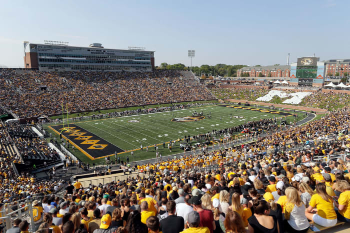 Missouri Cheerleaders Going Viral On Saturday After Upset Win - The Spun