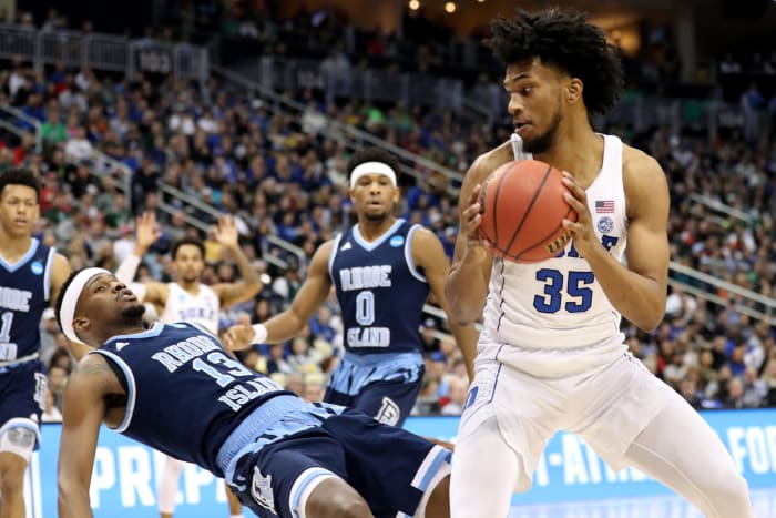 Marvin Bagley backs down a Rhode Island defender.