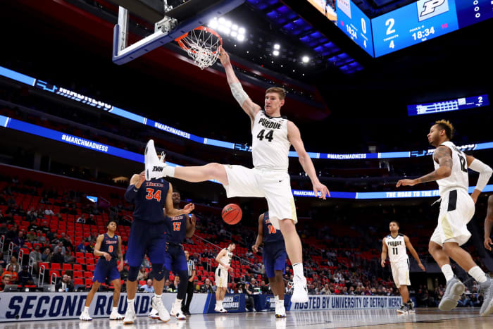 Isaac Haas dunking the ball.