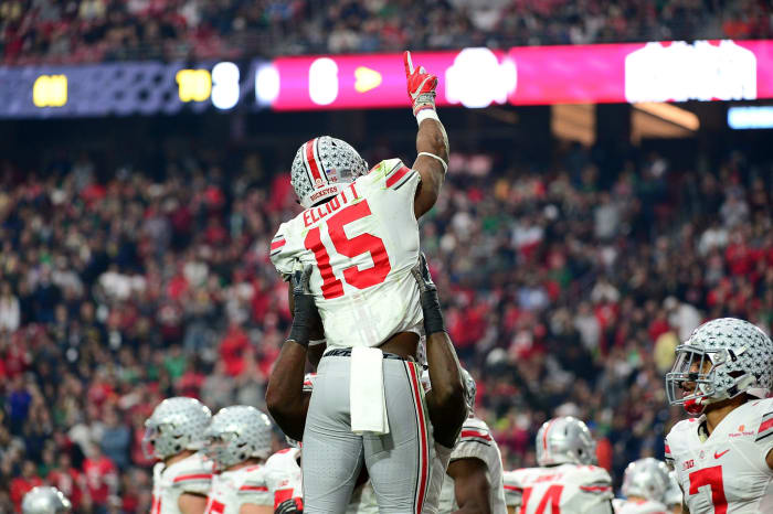 Ezekiel Elliott celebrating a touchdown for Ohio State.