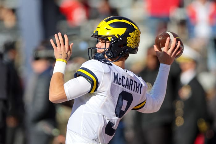 J.J. McCarthy warming up for Michigan.