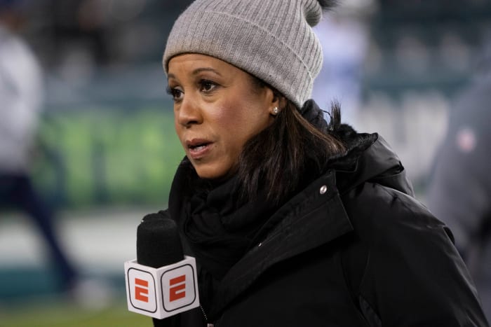 Look: NFL World Reacts To Lisa Salters' Performance - The Spun