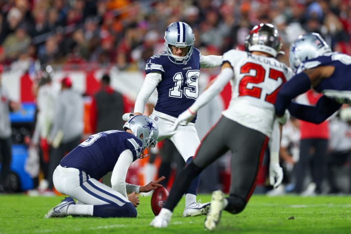Brett Maher kicking for the Cowboys.