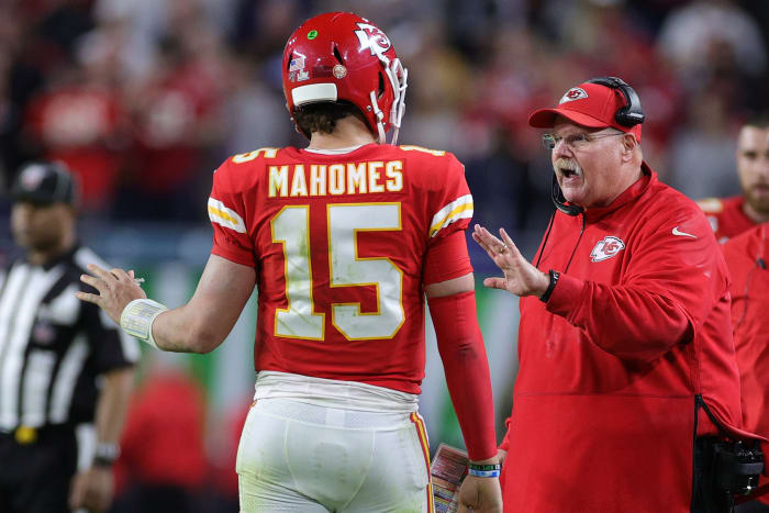 MIAMI, FLORIDA - FEBRUARY 02: Head coach Andy Reid talks to Patrick Mahomes #15 of the Kansas City Chiefs during the fourth quarter in Super Bowl LIV at Hard Rock Stadium on February 02, 2020 in Miami, Florida. (Photo by Rob Carr/Getty Images)
