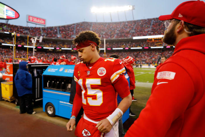 KANSAS CITY, MISSOURI - JANUARY 21: Patrick Mahomes #15 of the Kansas City Chiefs warms up on the sidelines during the second quarter in the AFC Divisional Playoff game against the Jacksonville Jaguars at Arrowhead Stadium on January 21, 2023 in Kansas City, Missouri. (Photo by David Eulitt/Getty Images)