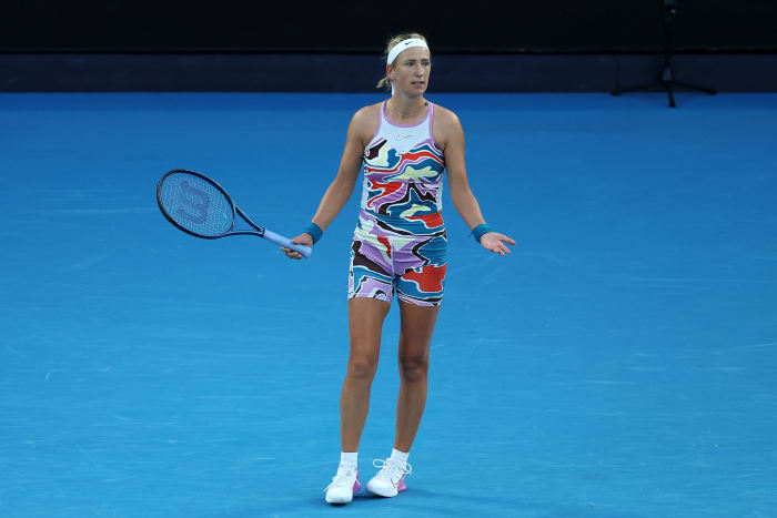 MELBOURNE, AUSTRALIA - 26 DE ENERO: Victoria Azarenka juega contra Elena Rai de Kazajstán en el partido de individuales semifinales el día 11 del Abierto de Australia 2023 el 26 de enero de 2023 en Melbourne, Australia Bagina.  (Foto de Mark Kolbe/Getty Images)