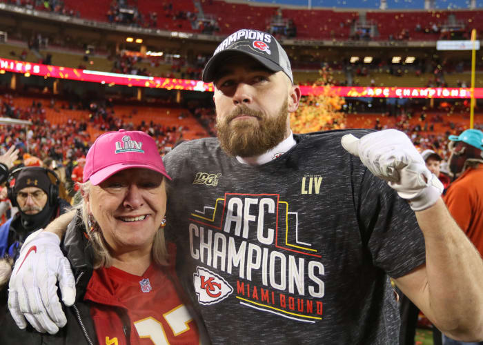 Travis Kelce poses with his mother after winning the AFC Championship in 2020.