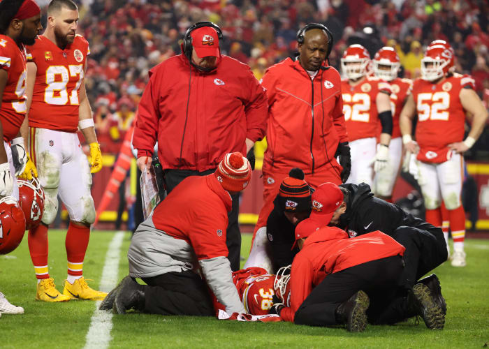 NFL World Reacts To Notable Chiefs Injury Announcement - The Spun